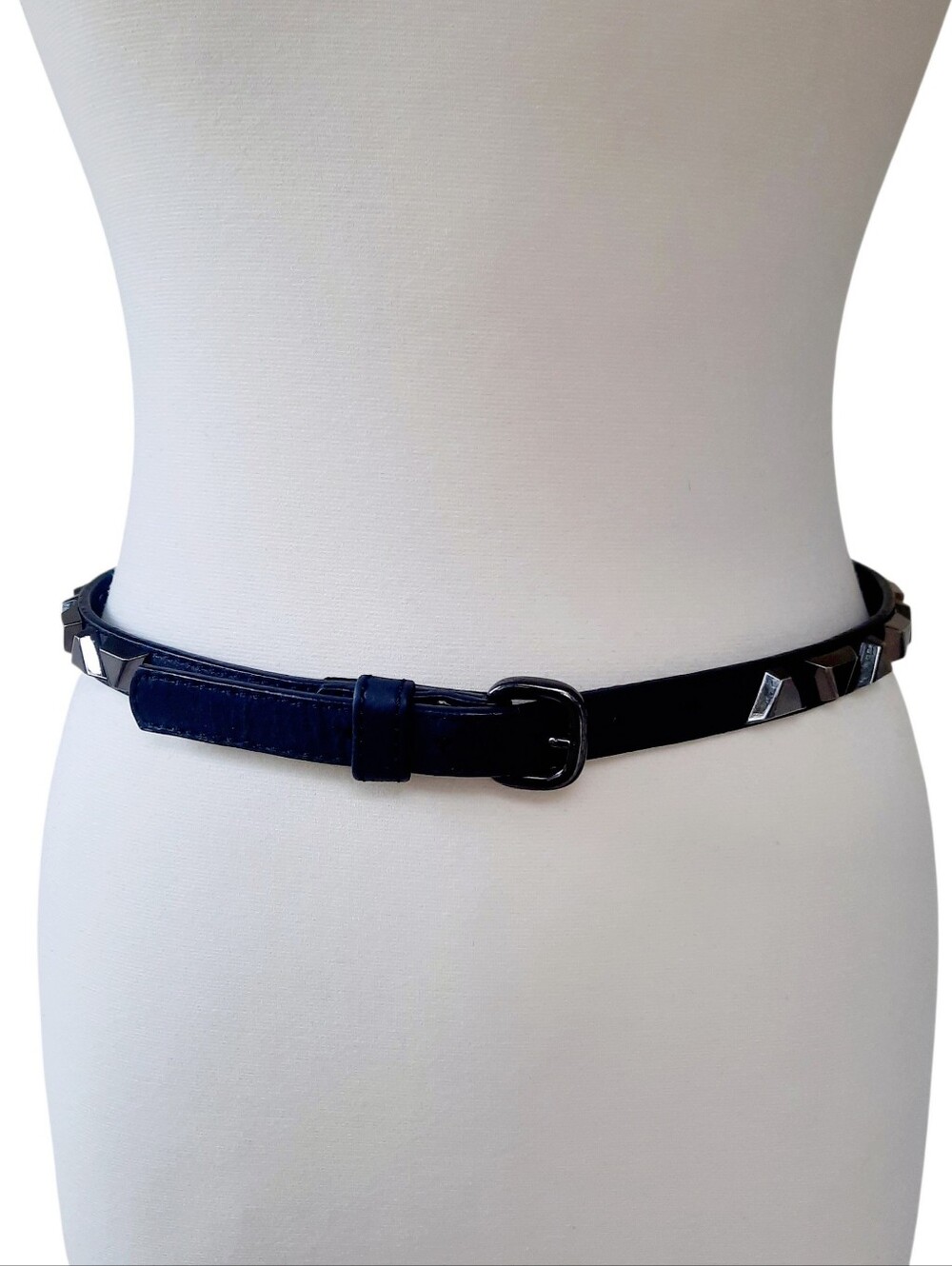 Studded Black Leather Skinny Belt w/Gunmetal Buckle & Pyramid Studs Sz M